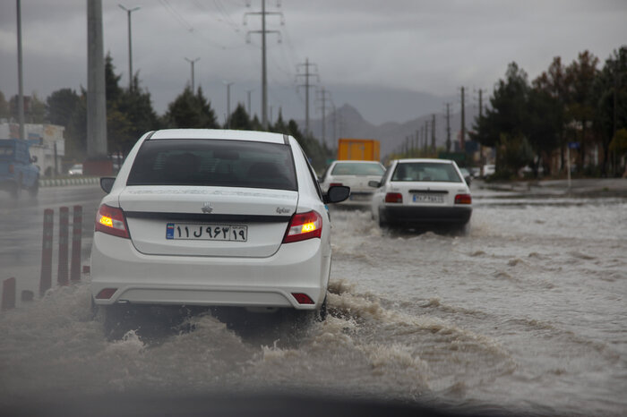 نکات کلیدی برای رانندگی ایمن در شرایط برف و باران 1 رانندگی ایمن