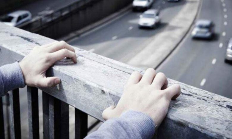 نقش دوگانه رسانهها: پیشگیری یا تشدید بحران خودکشی؟ 1 بحران خودکشی