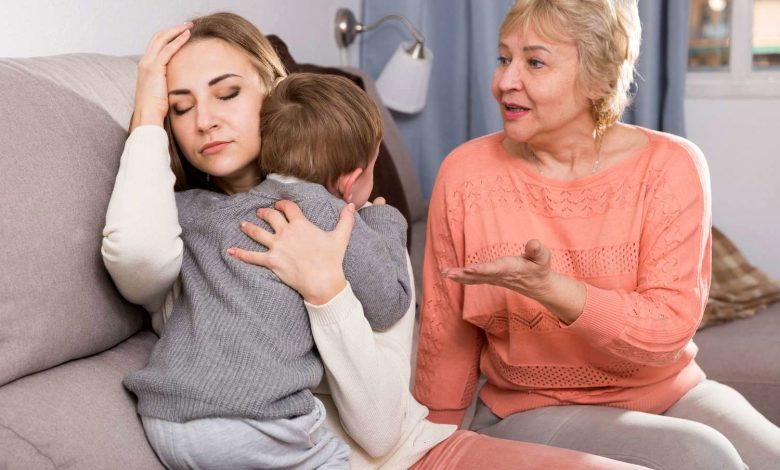 راهکارهای مناسب برای واکنش به دعوای فرزند توسط دیگران 1 فرزند