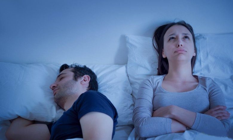 علت تمایل به جدا خوابیدن زوجها چیست؟ 1 جدا خوابیدن زوجها