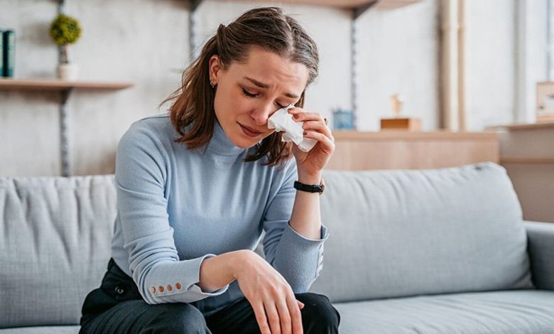 چرا بیدلیل گریه میکنیم؟ 1 گریه