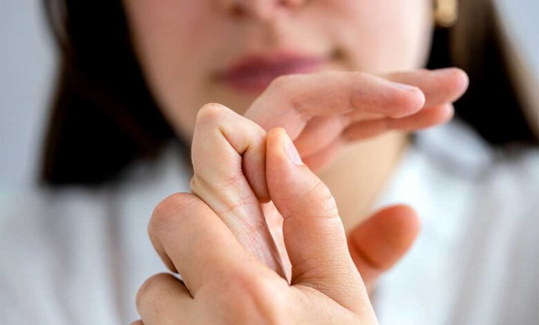 شکستن قولنج؛ عادت خطرناک یا بیضرر؟ 1 قولنج