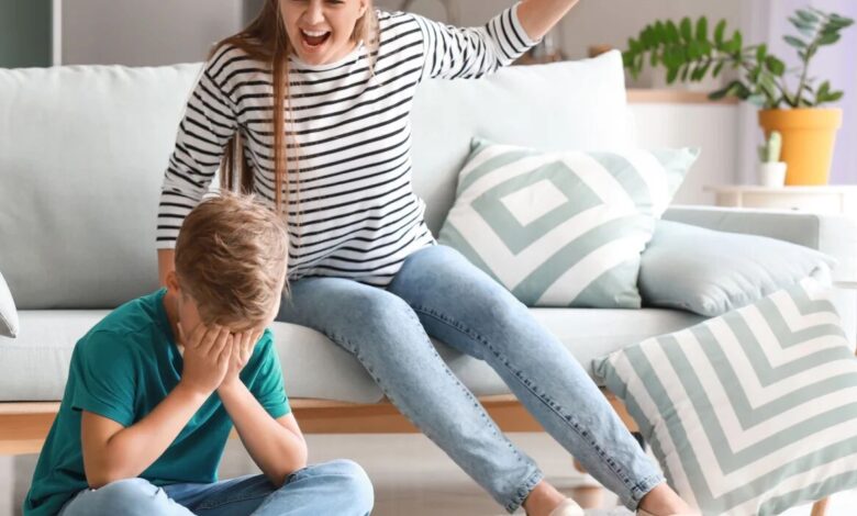 چگونه با والدین سختگیر کنار بیاییم؟ 1 والدین